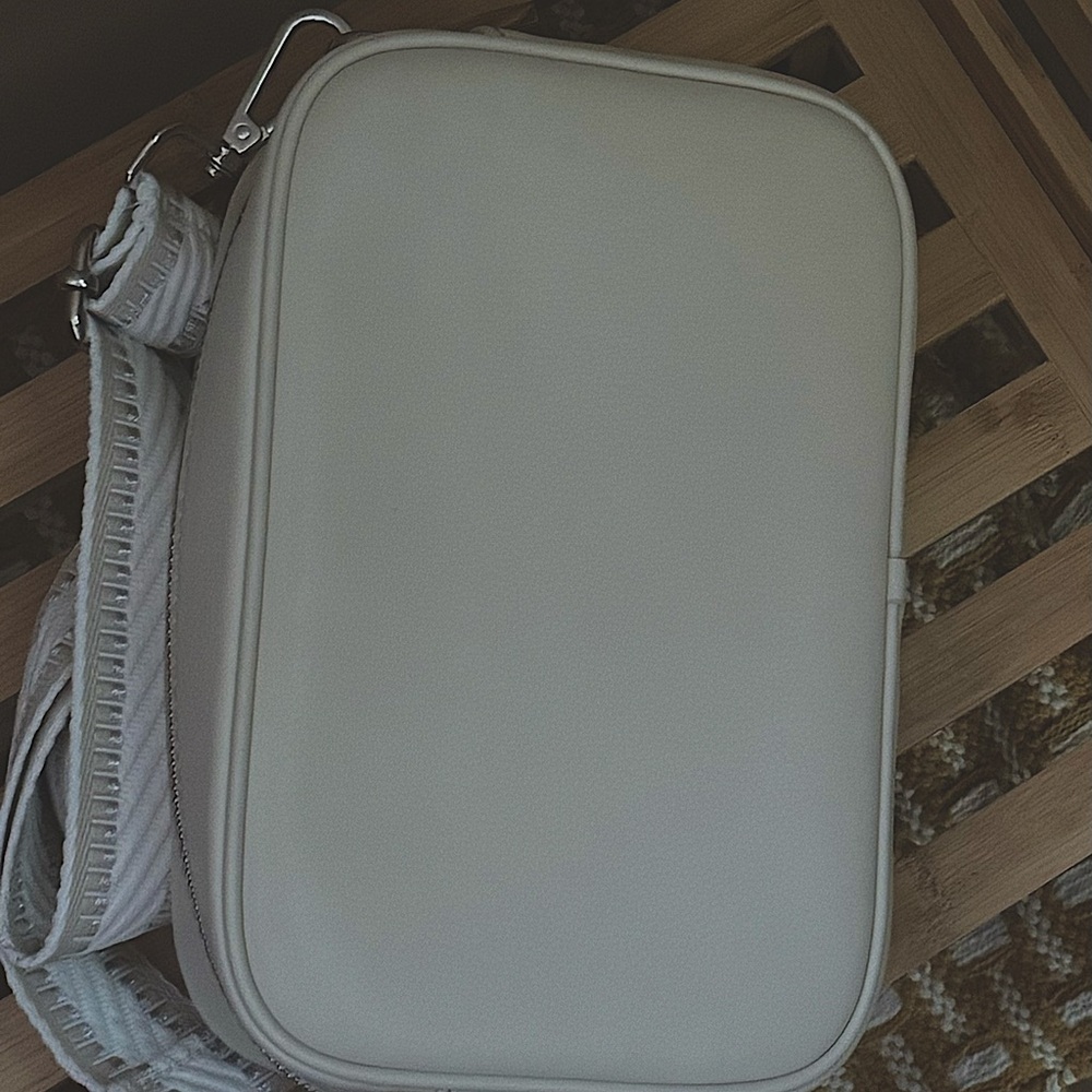 Marc Jacobs White Crossbody Bag with Silver Logo - Picture 3 of 6